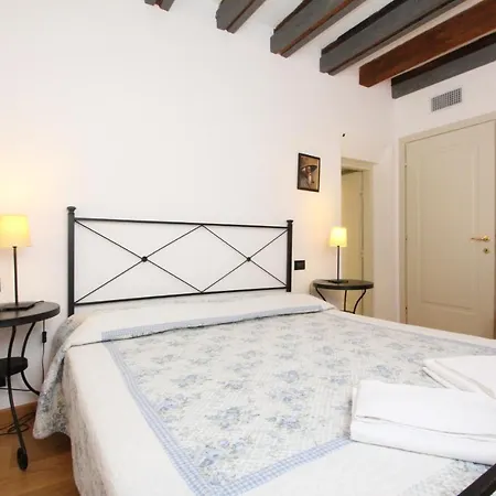 Apartament Dei Mori *